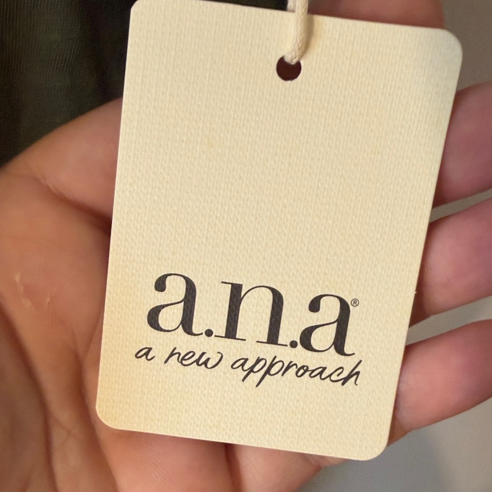 a.n.a Women's Dark Green Short Sleeve Tee - Picture 3 of 4